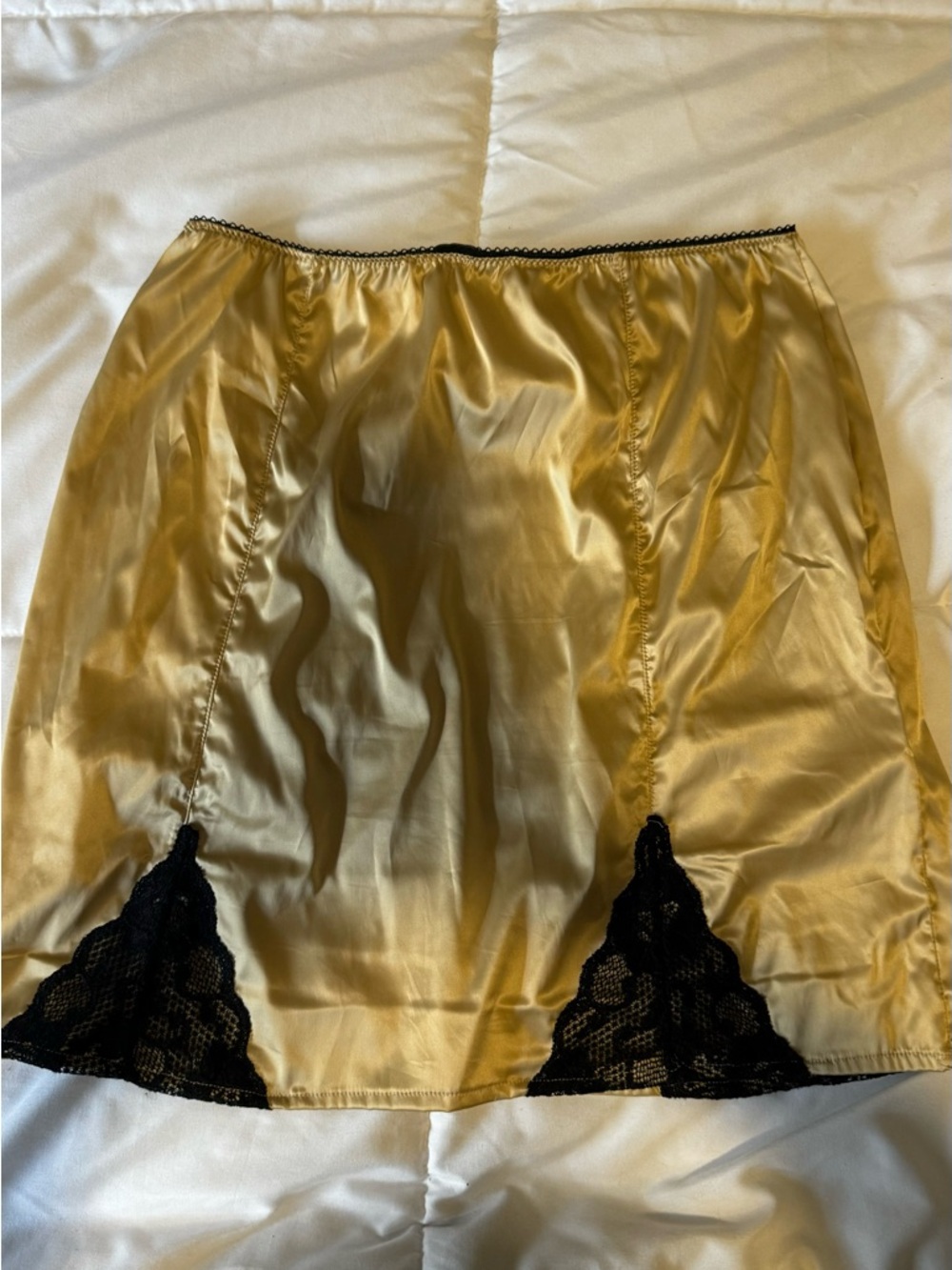 Gimaguas Satin midi skirt with black lace